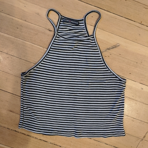 Brandy Melville Crop Top - Picture 6 of 6